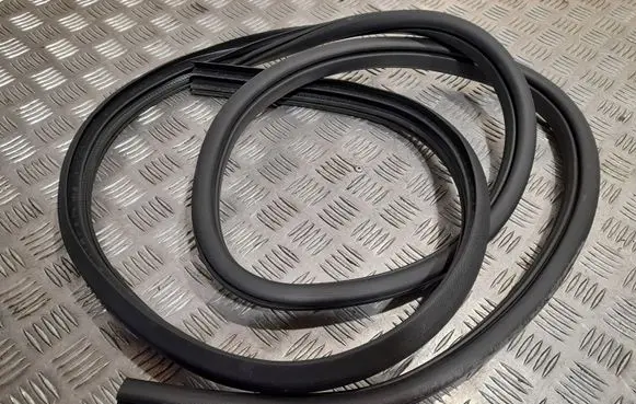 Ford Escape III Rear door rubber seal (on body) EJ54S255A10711 EJ54S255A10711BB