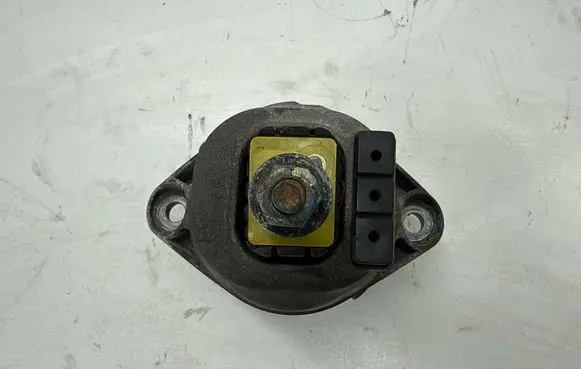 Chevrolet Camaro Engine mount bracket 23340392 P23340392 21763