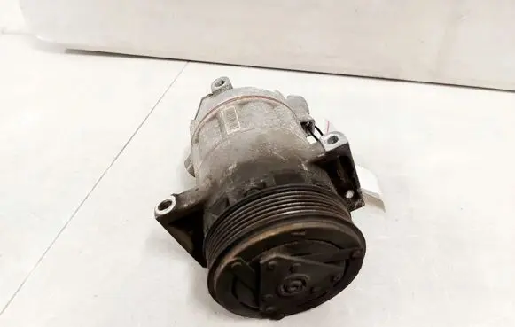 Renault Clio IV Air conditioning (A/C) compressor (pump) 926000217R