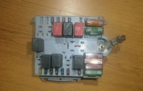 Alfa Romeo 147 Fuse box set 46558759