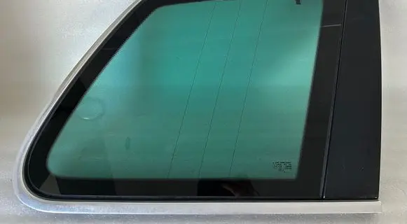 Volkswagen Touareg I Rear side window 7L6845298