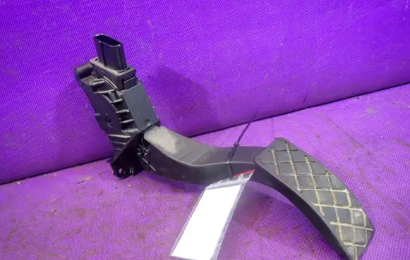Skoda Octavia Mk3 (5E) Accelerator throttle pedal 5Q1721503F