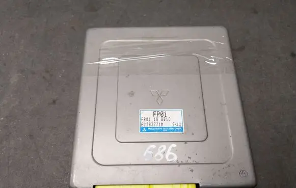 Mazda MX-6 Engine control unit/module E2T03771M FP0118881C