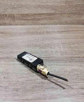 Volkswagen PASSAT B6 Antenna control unit 3C9035552 12012400