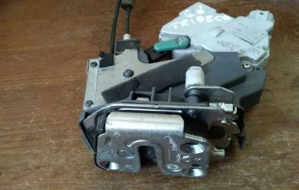 Subaru Tribeca Rear door lock I120009