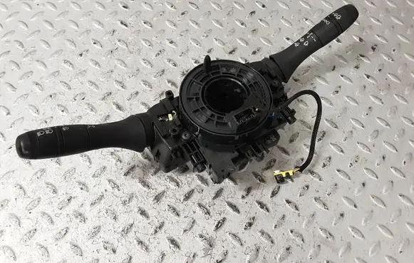 Dacia Sandero III Wiper turn signal indicator stalk/switch 255670975R 255543182R