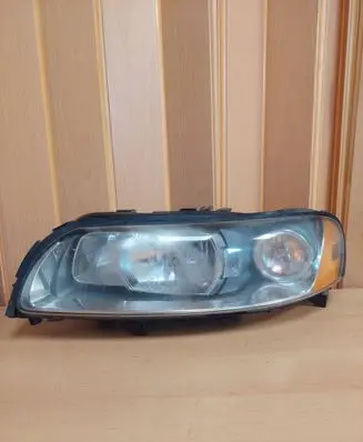 Volvo V70 Headlight/headlamp 30698846 89900347 P2004V70