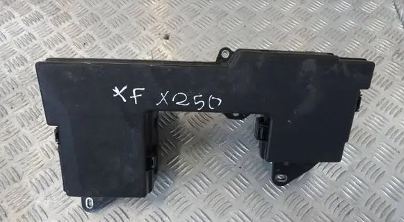 Jaguar XF X250 Fuse box set 8X2T-14A075-AA