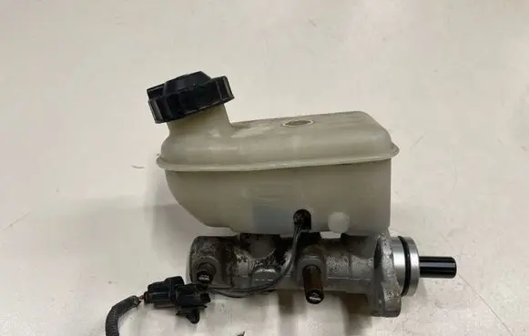 KIA Sorento Master brake cylinder
