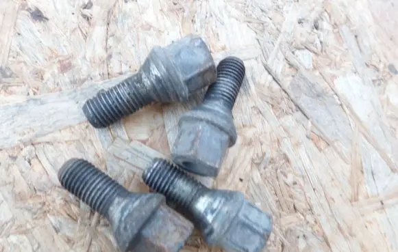 Opel Corsa D Nuts/bolts 