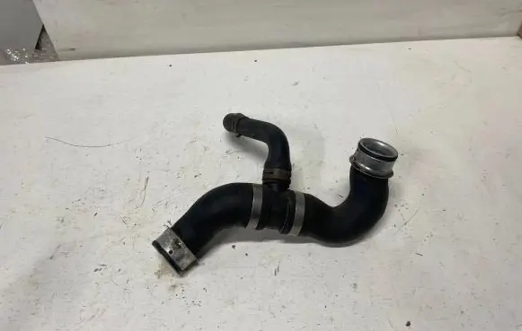 Mercedes-Benz C W204 Engine coolant pipe/hose A2045012682