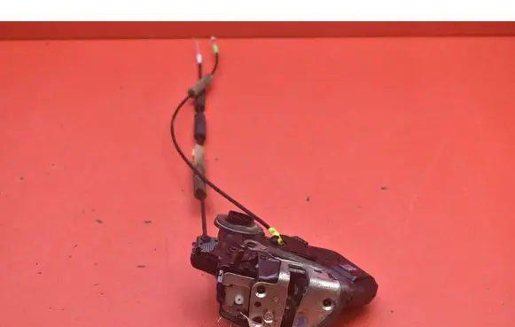 Toyota Avensis Verso Rear door lock 