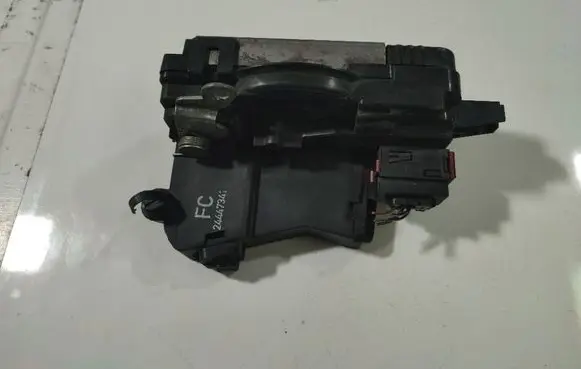 Opel Vectra C Front door lock 24447341