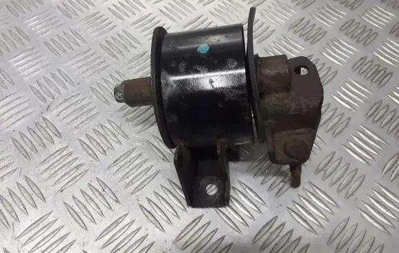 Nissan Primera Engine mounting bracket
