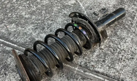 Volvo V70 Front shock absorber/damper 31304095