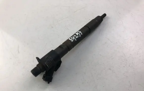 Volvo S60 Fuel injector 31303238
