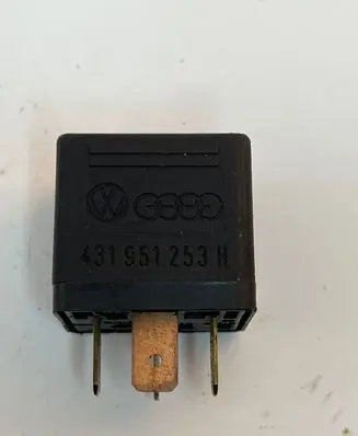Volkswagen Golf IV Other relay 0332014156