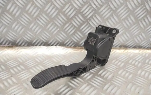 Mercedes-Benz Sprinter W906 Accelerator throttle pedal A4473000200