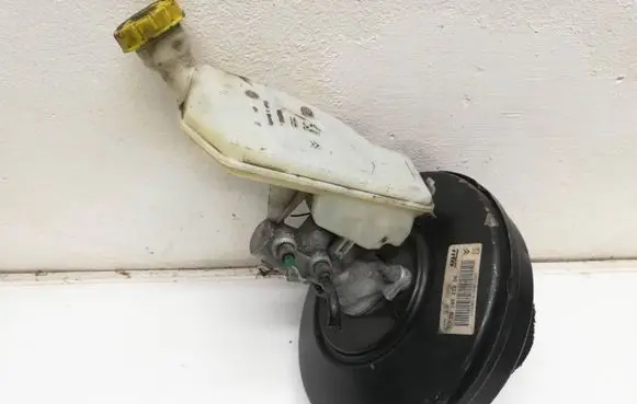 Peugeot 207 CC Brake booster 9682338580