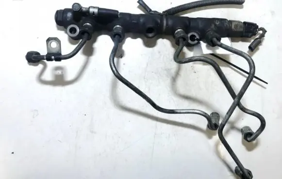 Toyota Avensis T220 Fuel main line pipe
