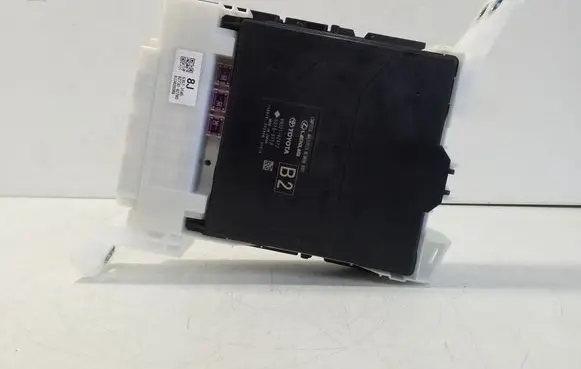 Toyota bZ4X Fuse module 8273042780 8922142472