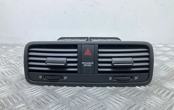Skoda Yeti (5L) Dash center air vent grill 5L0820951