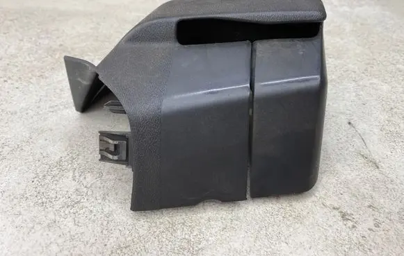Volvo V70 Seat belt trim 