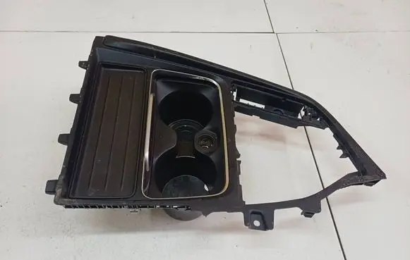BMW 3 F30 F35 F31 Cup holder 105495994C