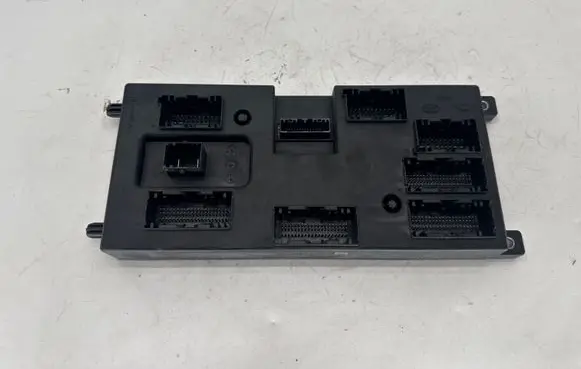 Jaguar XE Central body control module M8E214F041BA 5D5H17F00 4495155810