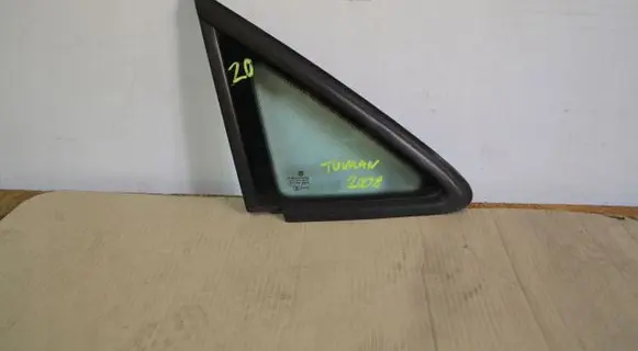 Volkswagen Touran I Front triangle window/glass 1T0845412