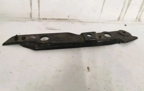 Audi Q7 4M Front bumper mounting bracket 4M0807083 0X487