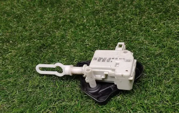 Audi A4 S4 B6 8E 8H Tailgate boot lock/latch motor 7M0959781A 8E5962115