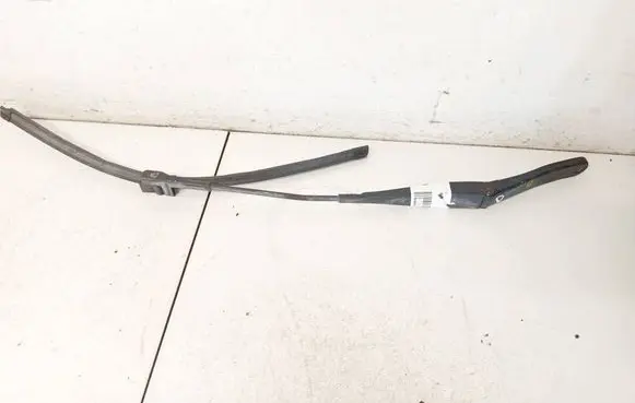 Opel Astra H Front wiper blade arm 13111222