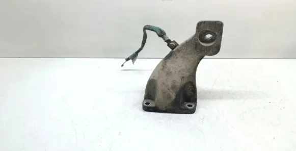 BMW 5 E60 E61 Engine mounting bracket 6777056 22116777056