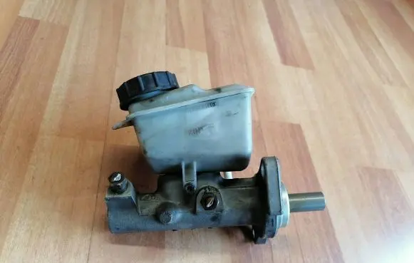 Volvo XC70 Master brake cylinder 8646006 36002375