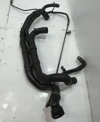 Volkswagen Touareg I Engine coolant pipe/hose 7P6122101L