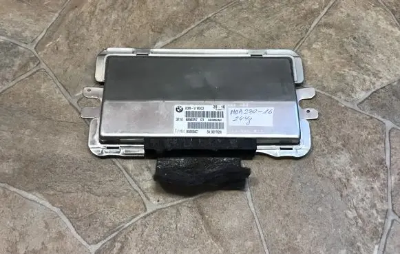 BMW 7 F01 F02 F03 F04 Air suspension control unit module (rear) 6850297