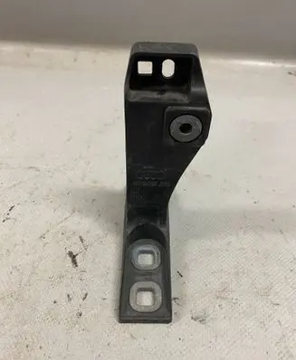 Audi Q7 4M Front bumper mounting bracket 4M0807334