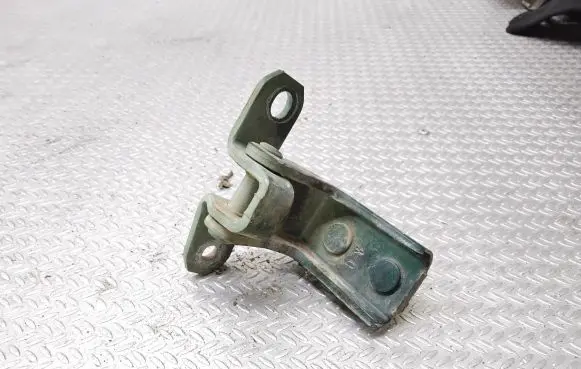 Suzuki Grand Vitara II Rear door lower hinge