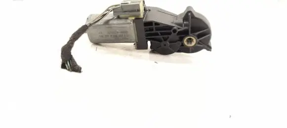 Mercedes-Benz R W251 Seat adjustment motor 0390203212 82064809-4