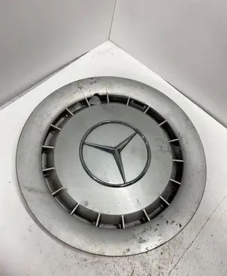 Mercedes-Benz 280 560 W126 R14 wheel hub/cap/trim 1264010824