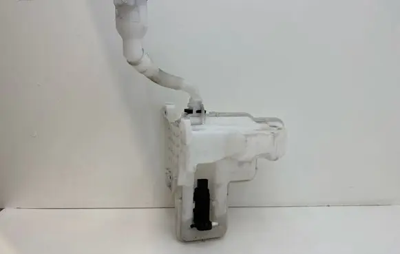 Seat Arona Windshield washer fluid reservoir/tank 