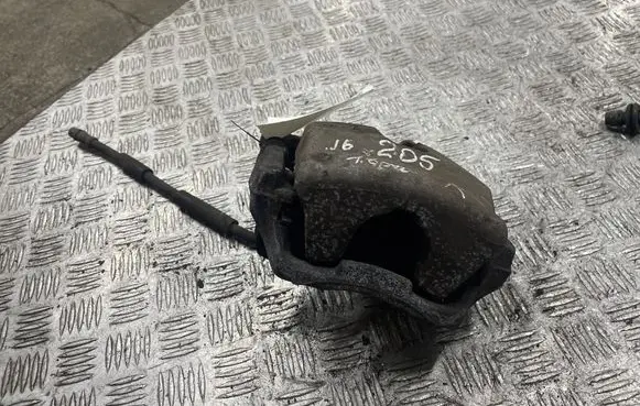 Mercedes-Benz C W205 Front brake caliper