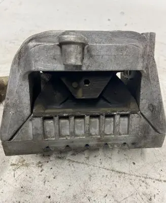 Volkswagen Touran I Engine mount bracket 1K0199262F