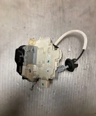 Audi A6 Allroad C6 Front door lock 4F2837016B