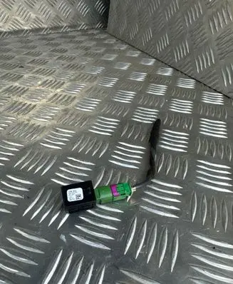 Volkswagen Golf VII USB socket connector 5Q0035726 4E0035750D