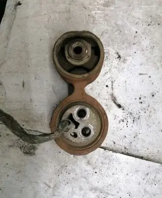 Honda Accord Engine mount bracket