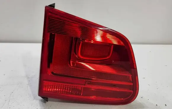 Tailgate rear/tail lights