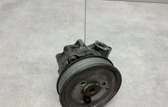 Volkswagen Touareg II Power steering pump 7P6422154A