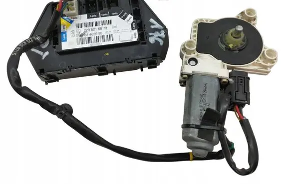 Mercedes-Benz S W220 Front door window regulator motor A2118202342